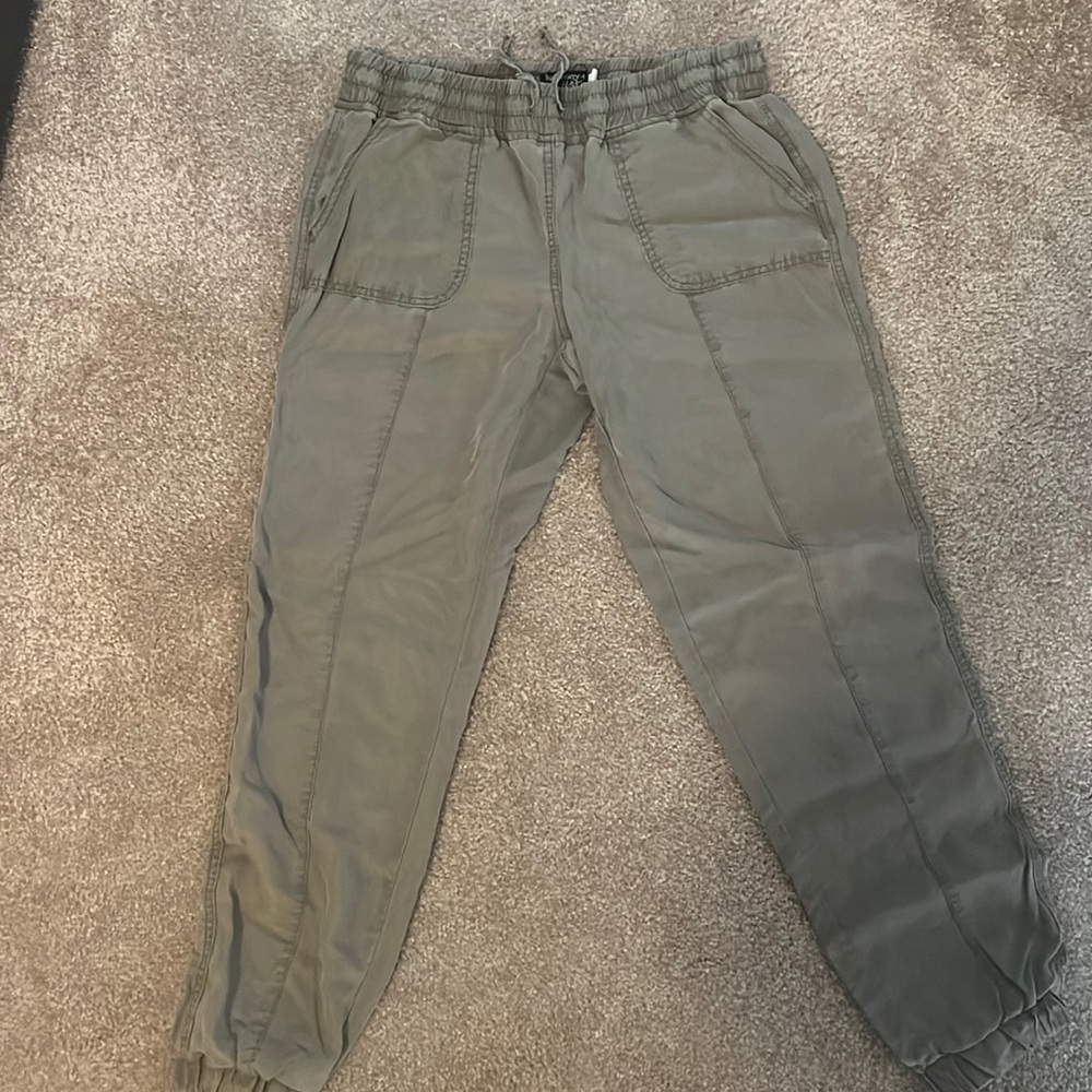 Selling HARMONY+ HAVOK army green pants in size large